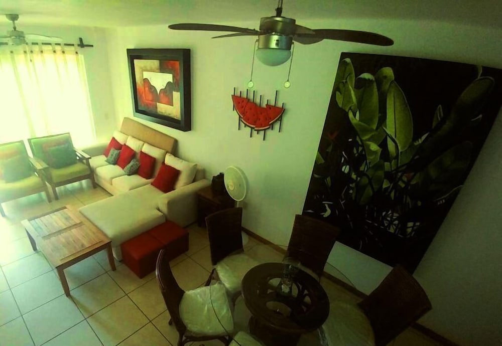 Family Townhome, 3 Bedrooms photo 2