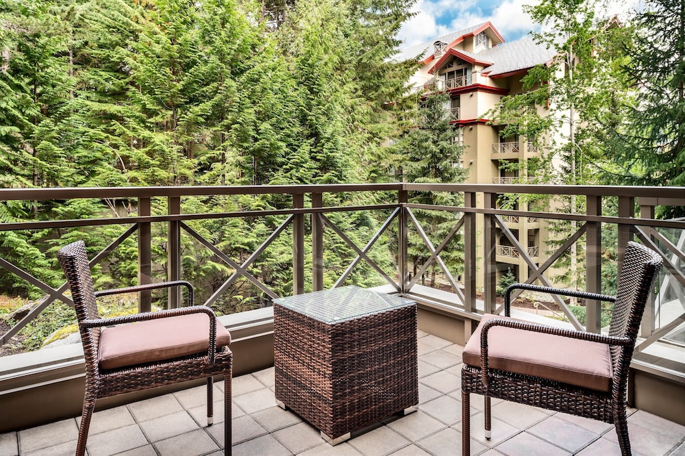 Suite, 1 Bedroom, Fireplace - Photo 9