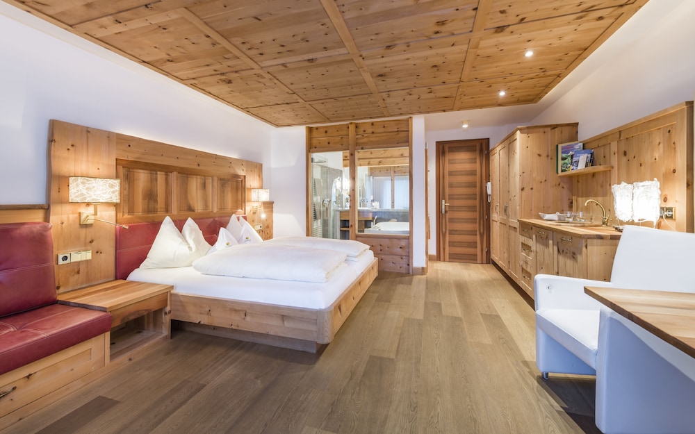 Deluxe Double Room, Jetted Tub, Annex Building photo 1