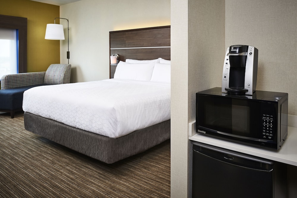 Standard Room, 1 King Bed, Transfer Shower, Non Smoking (Mobility, Transfer Shower) photo 1
