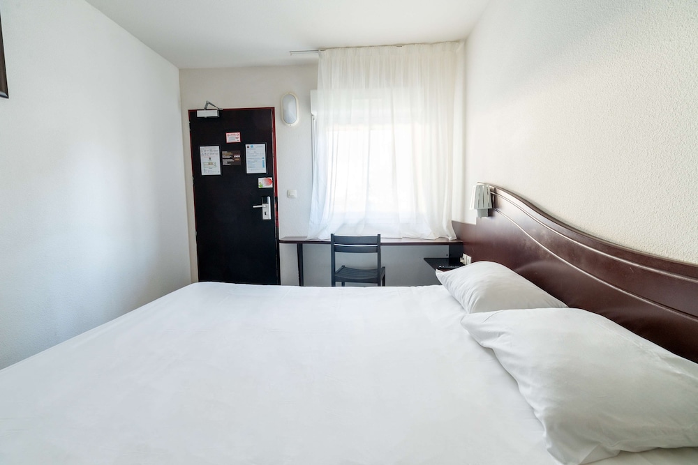 Standard Room, 1 Double Bed - Photo 4