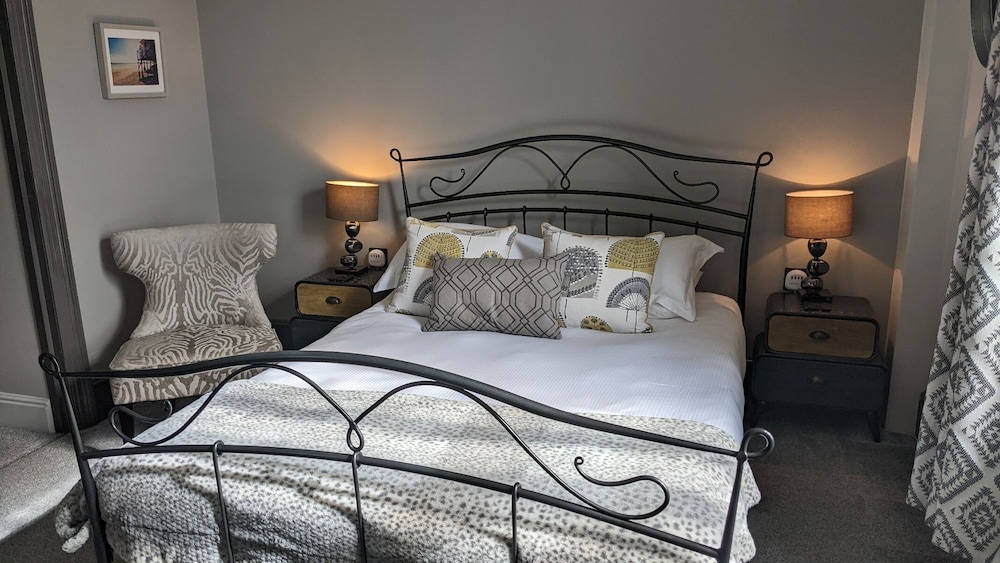 Superior Double Room, Ensuite (Room 6 King 1st Floor)