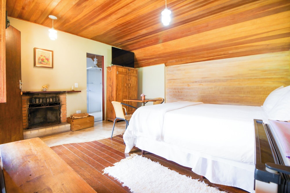 Deluxe Chalet, Hot Tub