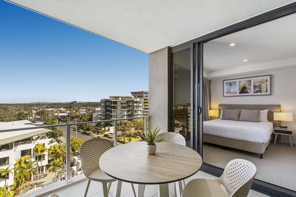 One Bedroom Hinterland Apartment with Daily Service photo 3