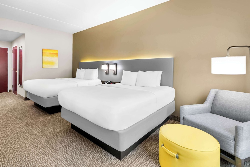 Standard Room, 2 Queen Beds, Non Smoking - Photo 2