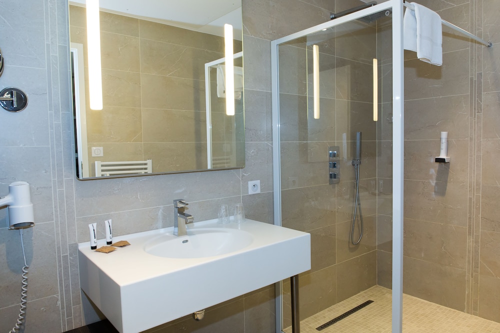 Suite - Photo 5