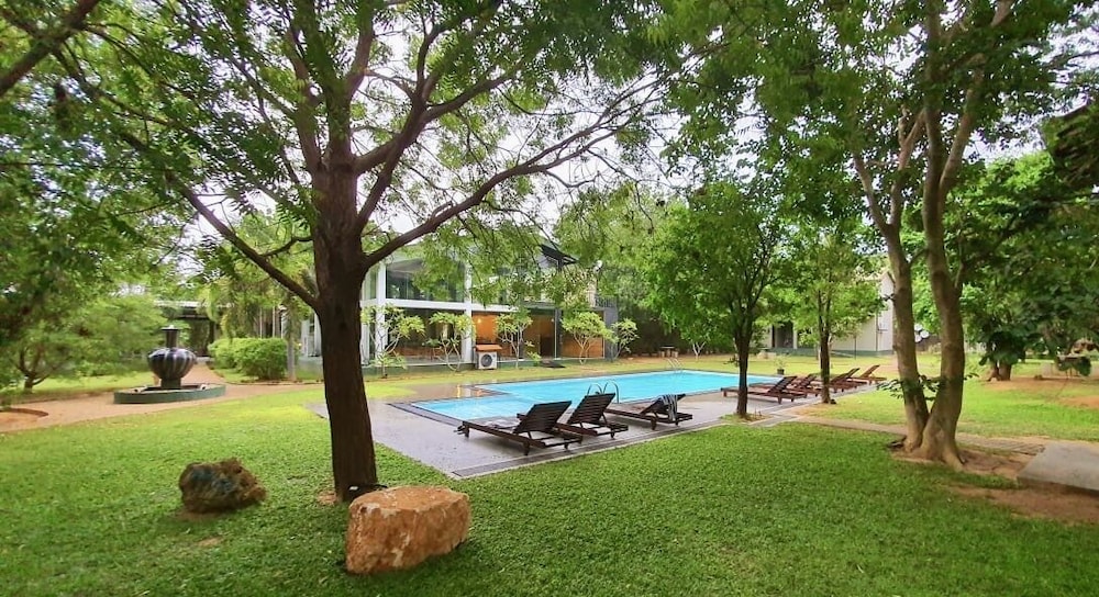 Deluxe Double or Twin Room, Pool View photo 2