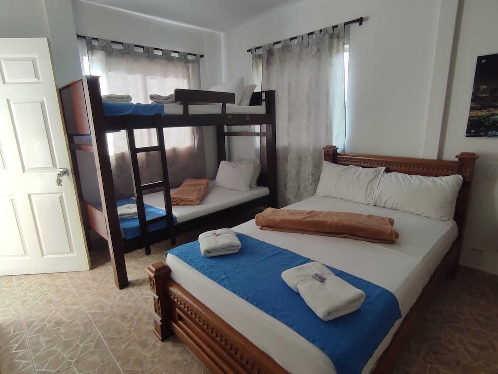 Family Quadruple Room - Photo 1