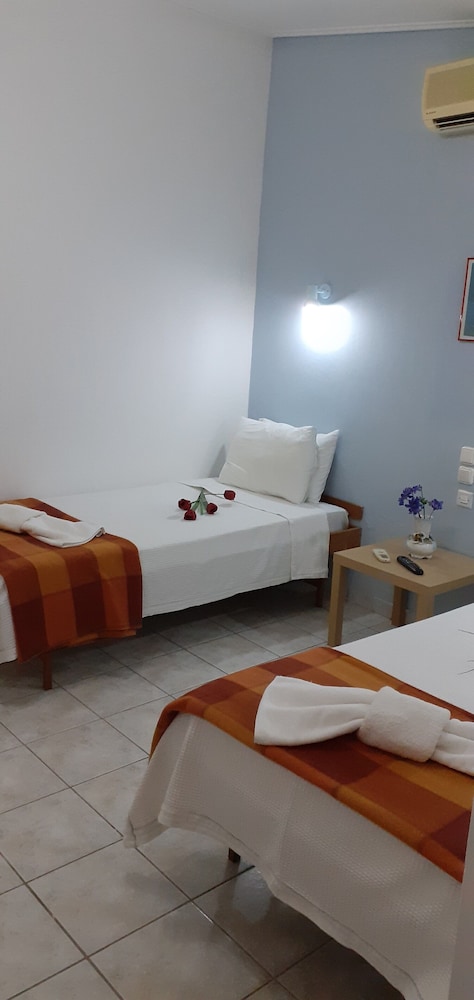 Economy Triple Room