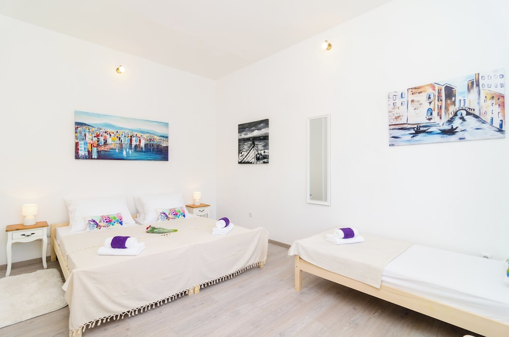 Apartment (One Bedroom Apartment With Terrace)