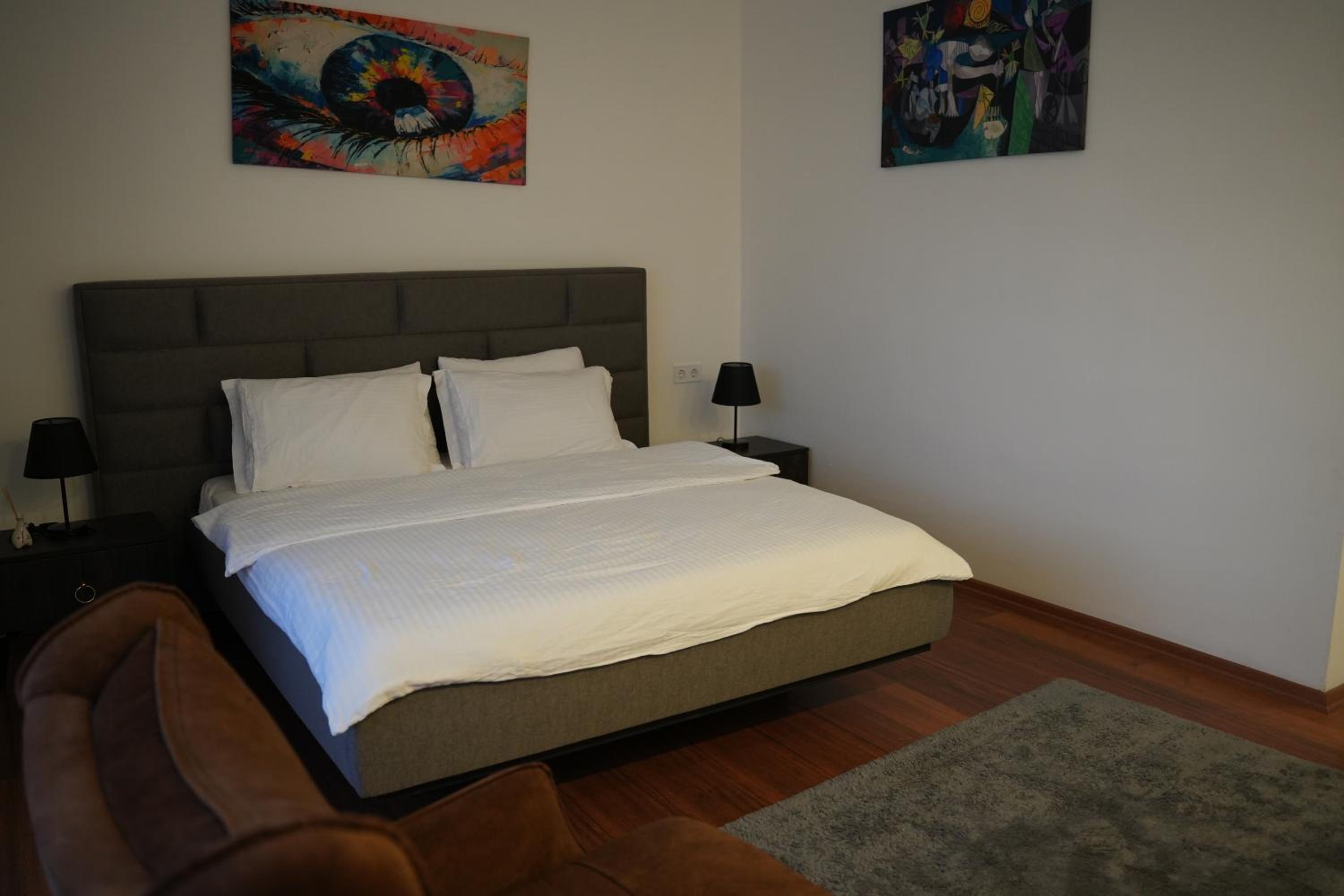 Budget Double Room - Photo 8