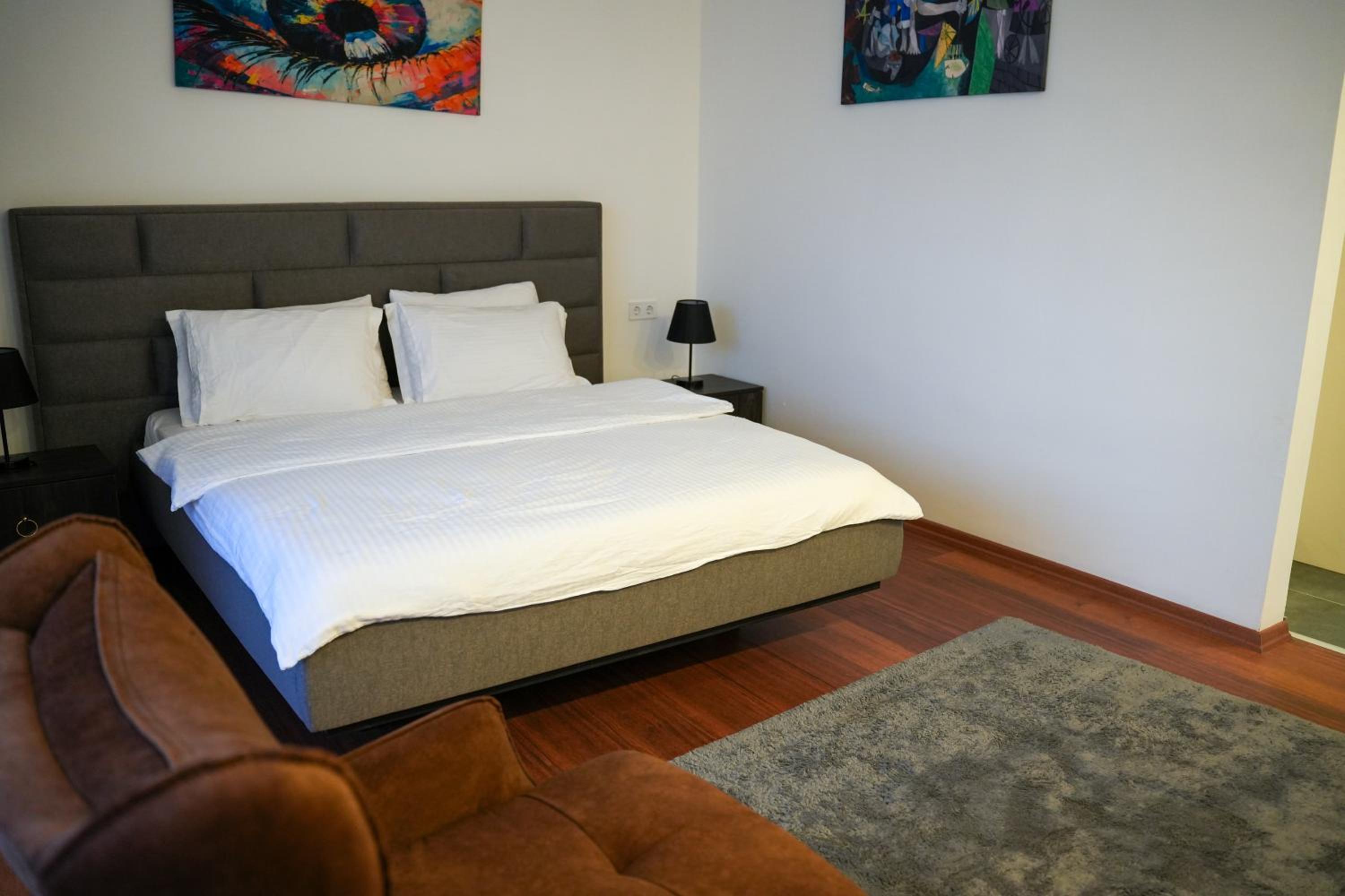 Budget Double Room - Photo 7