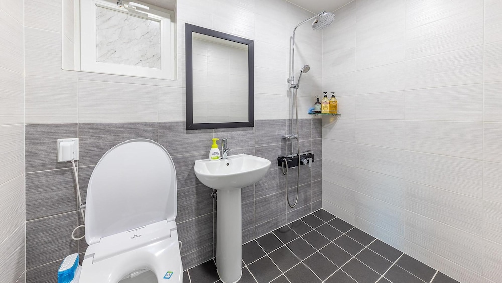 Basic Room, 1 Bedroom (303) - Photo 6