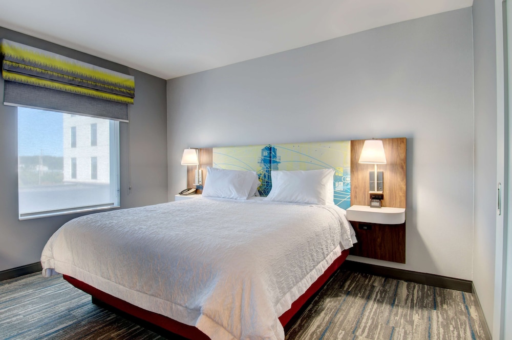 Suite, 1 King Bed, Accessible - Photo 12