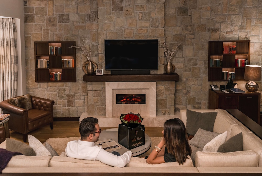 Aspen Three-Bedroom Ski Chalet-Access to Snow Park in Ski Dubai for 2 (once per stay),Private Butler thumbnail 5
