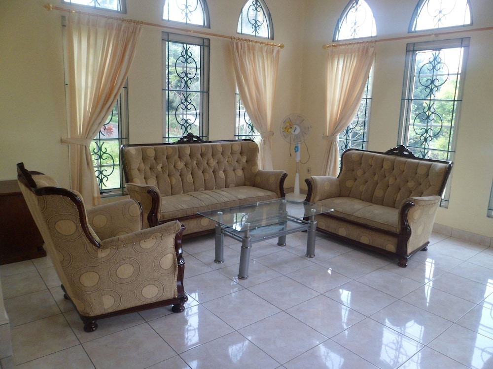 House, 3 Bedrooms photo 3