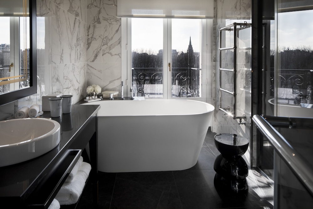 Prestige Eiffel room photo 3
