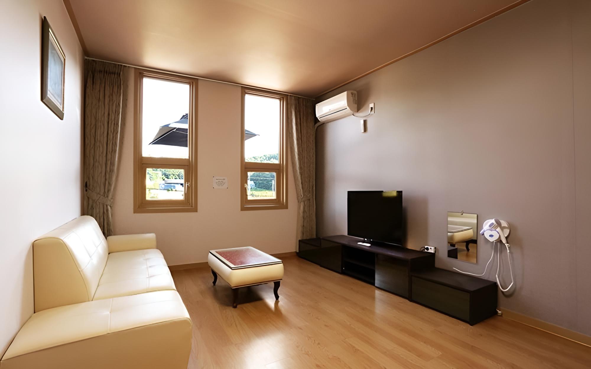 Room (Lavender Room 1 (Duplex))