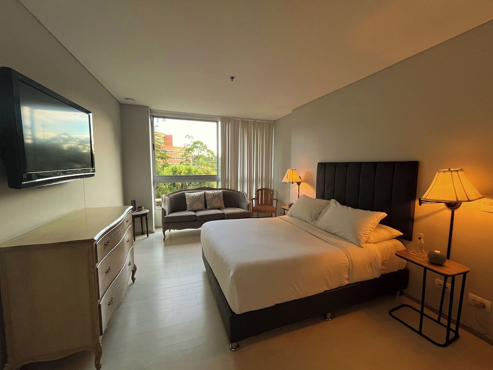 Premium Studio Suite photo 2