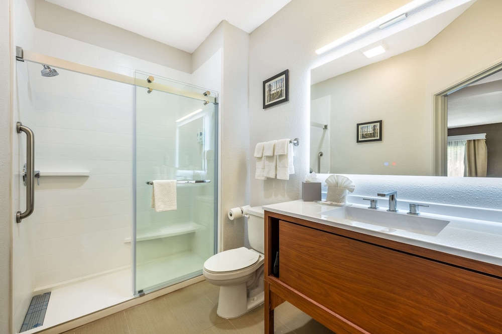 Suite, 2 Queen Beds, Non Smoking (Pet Friendly) - Photo 2