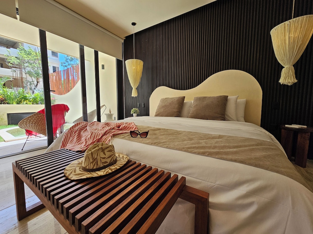 One-bedroom apartment with terrace, plunge pool, and garden
