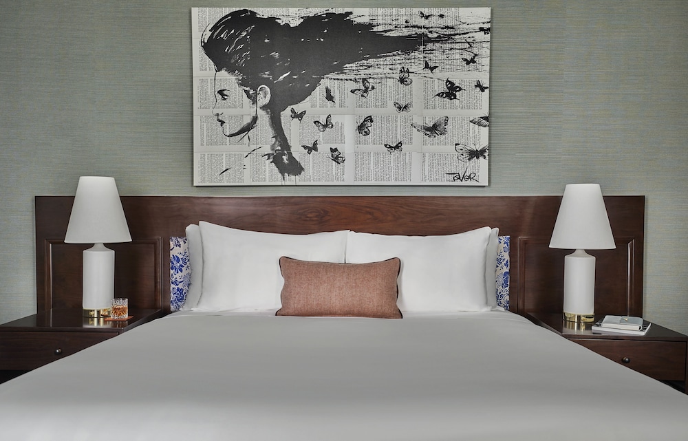 Deluxe Room, 1 King Bed, Accessible - Photo 1