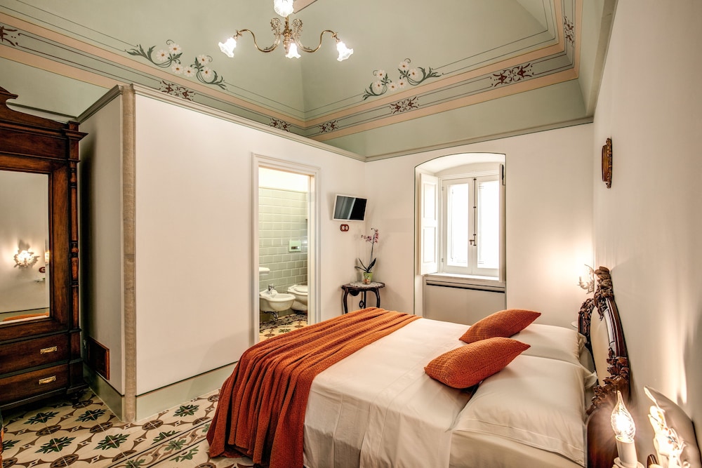 Deluxe Double Room, 1 Queen Bed photo 3