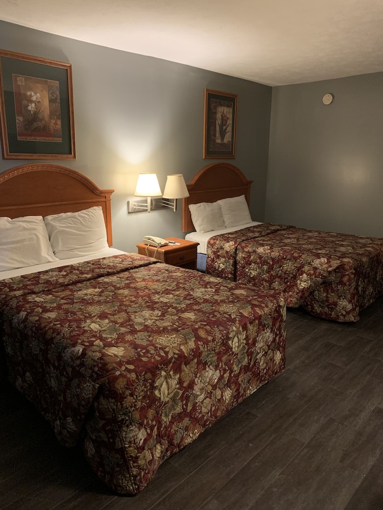 Room, 2 Queen Beds, Smoking photo 1
