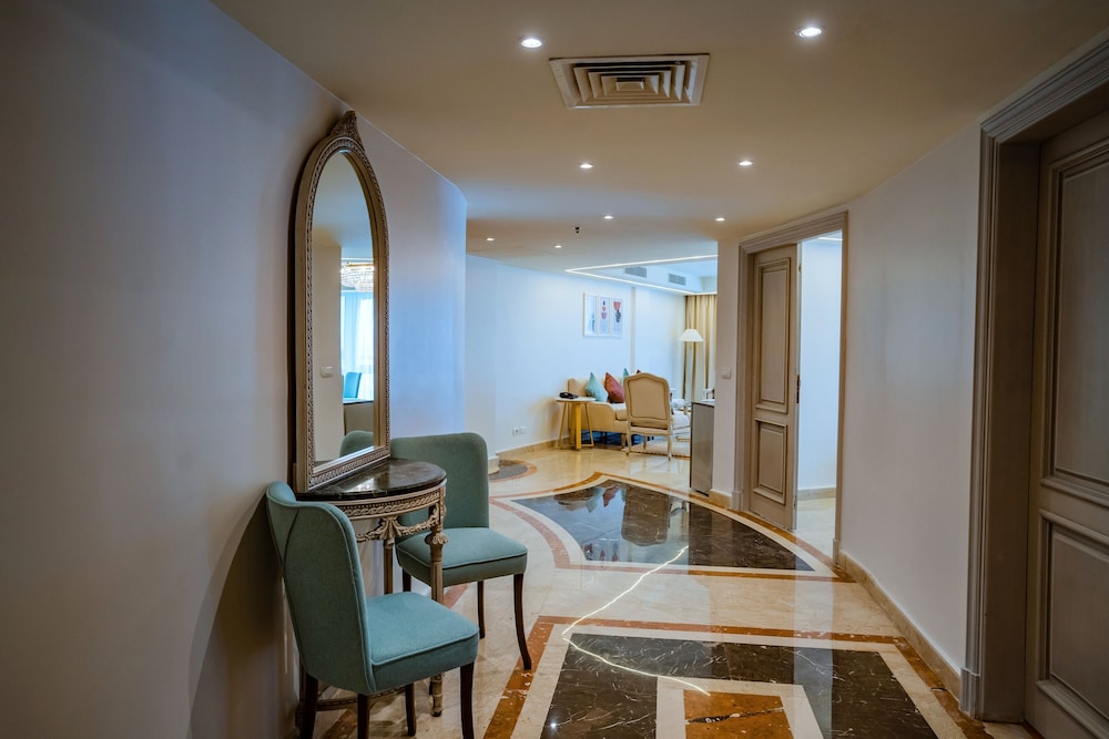 Executive Jacuzzi Suite - Photo 5