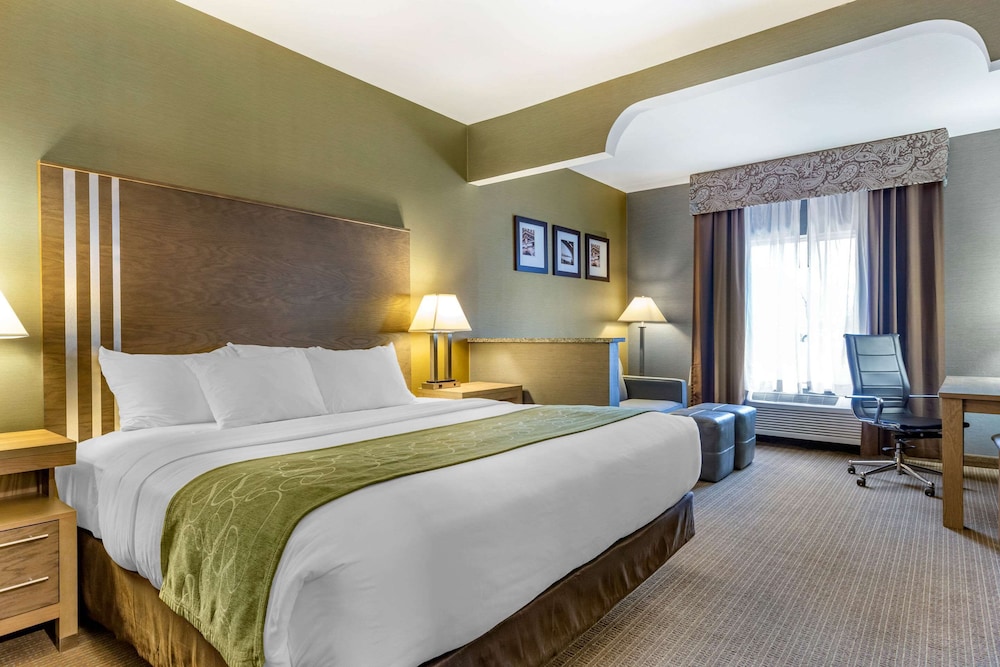 Suite, 1 King Bed, Non Smoking, Hot Tub - Photo 2