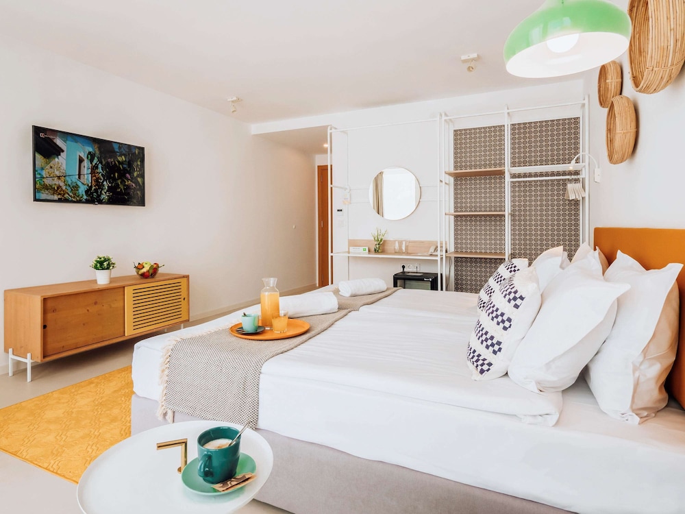Standard Room, Multiple Beds - Photo 4