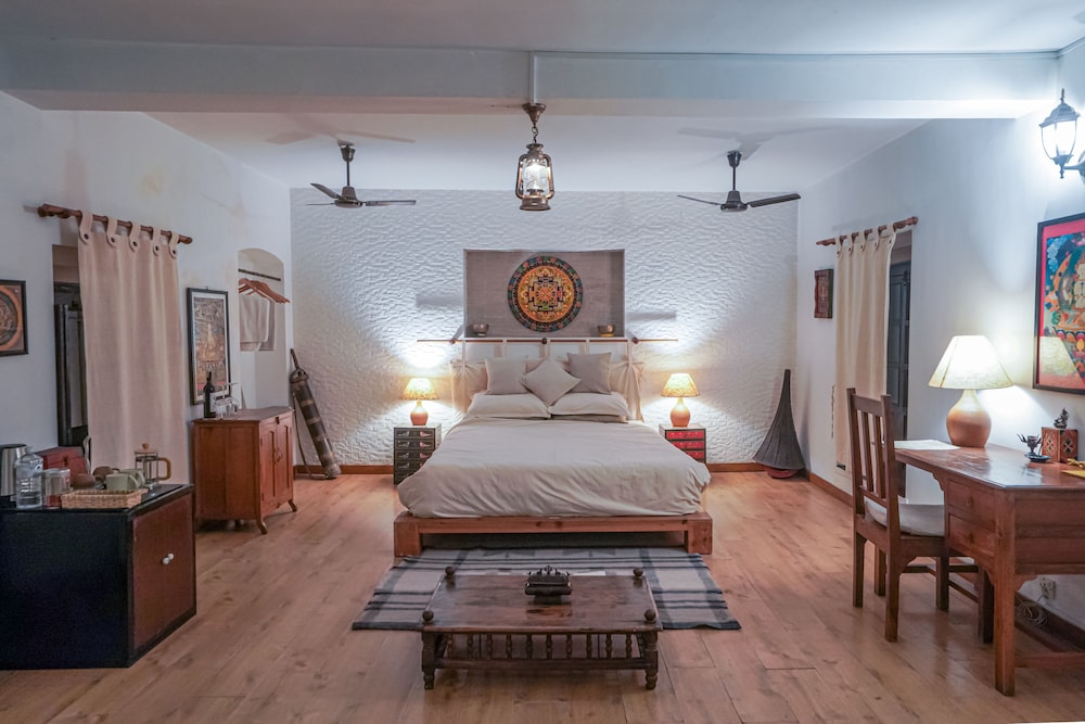 Luxury Single Room, 1 King Bed
