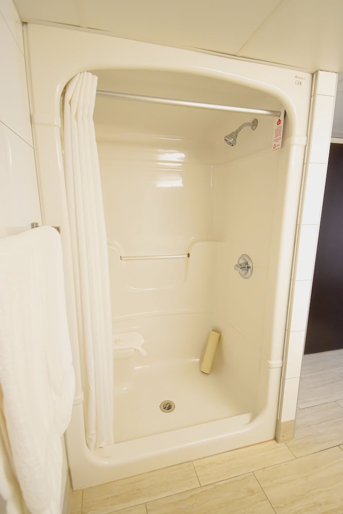 Executive Suite, 1 King Bed With Sofa Bed, Jetted Tub thumbnail 5