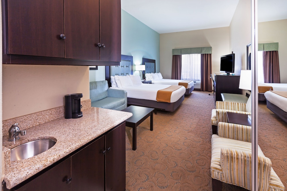 Suite, 2 Queen Beds - Photo 4
