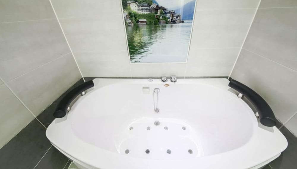 Twin Room (Breakfast available on Weekday only) - Photo 8