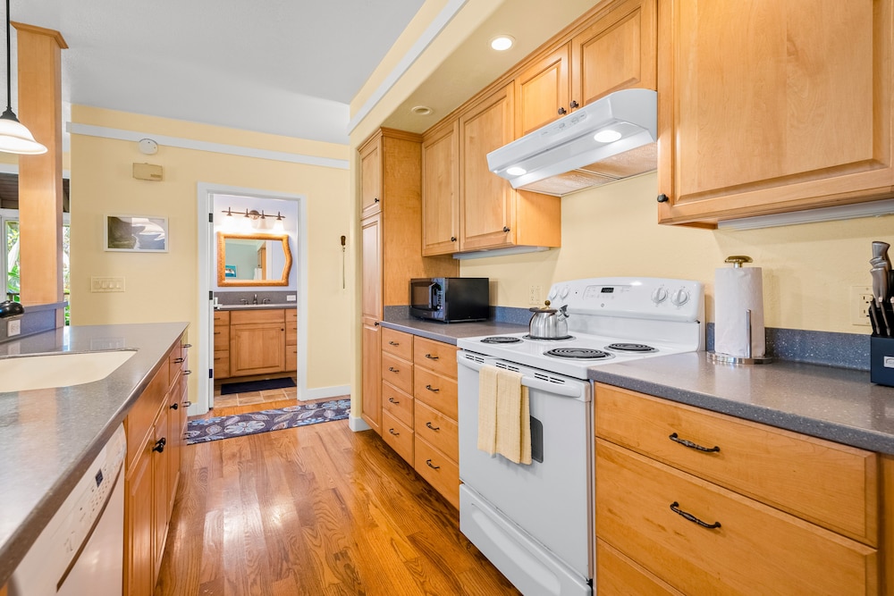 Condo, 1 Bedroom photo 2