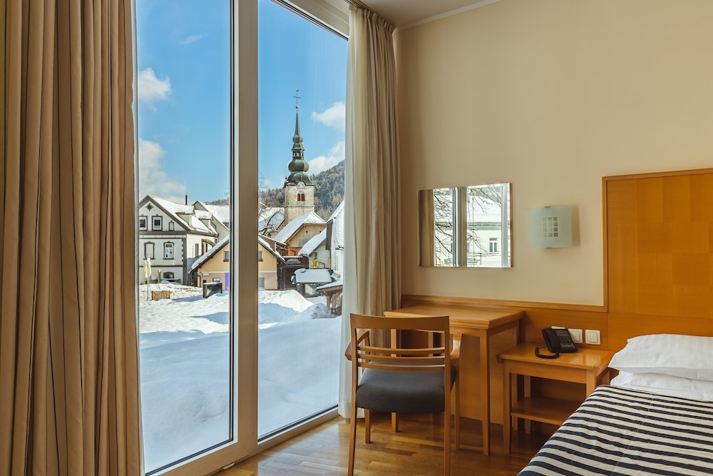 Room, Non Smoking (1 King Bed or 2 Twin Beds) - Photo 6