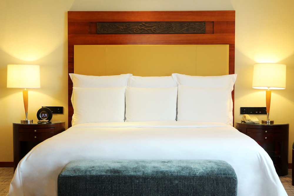 Suite, 1 King Bed, City View - Photo 3