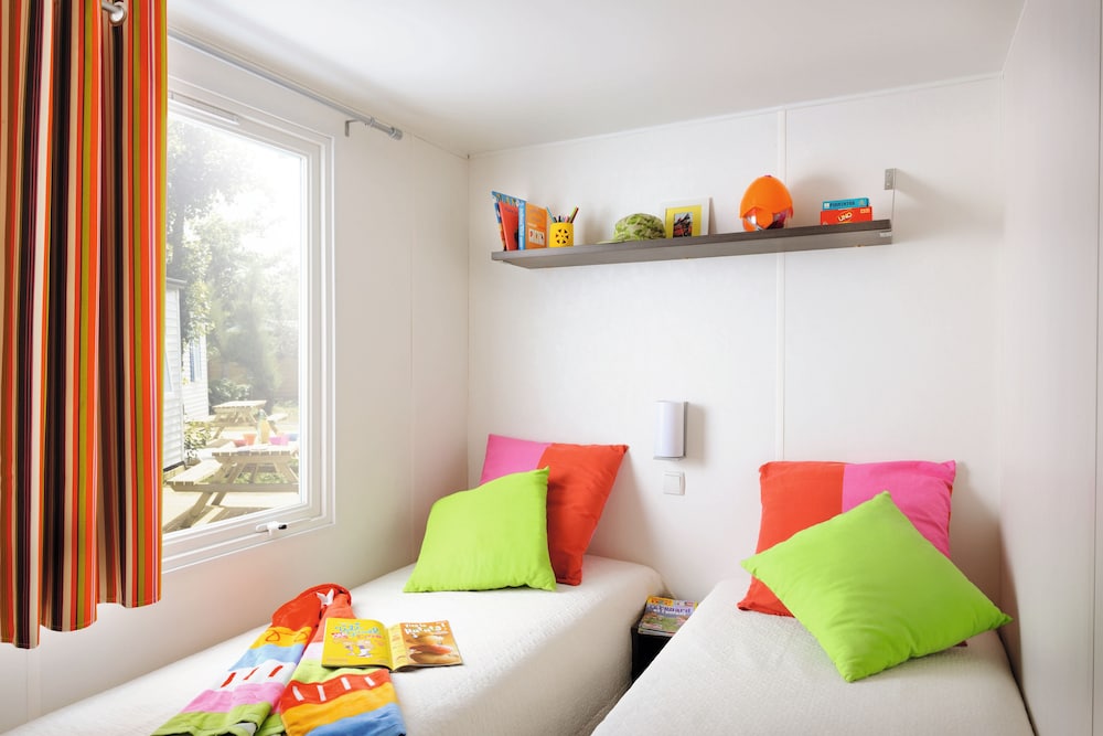 Apartment, 3 Bedrooms - Photo 11