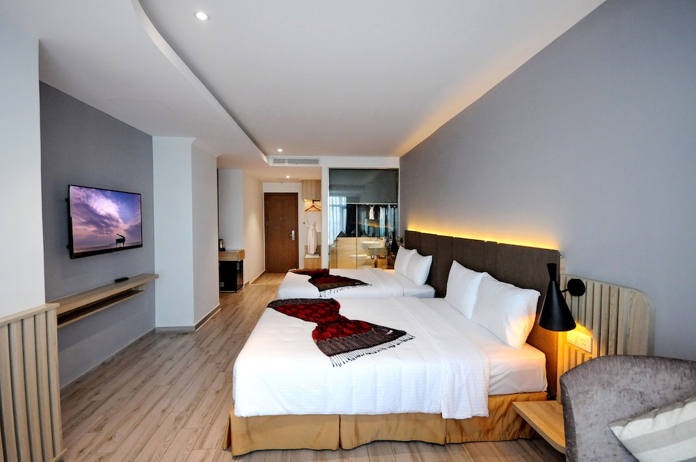 Deluxe Quadruple Room - Photo 8