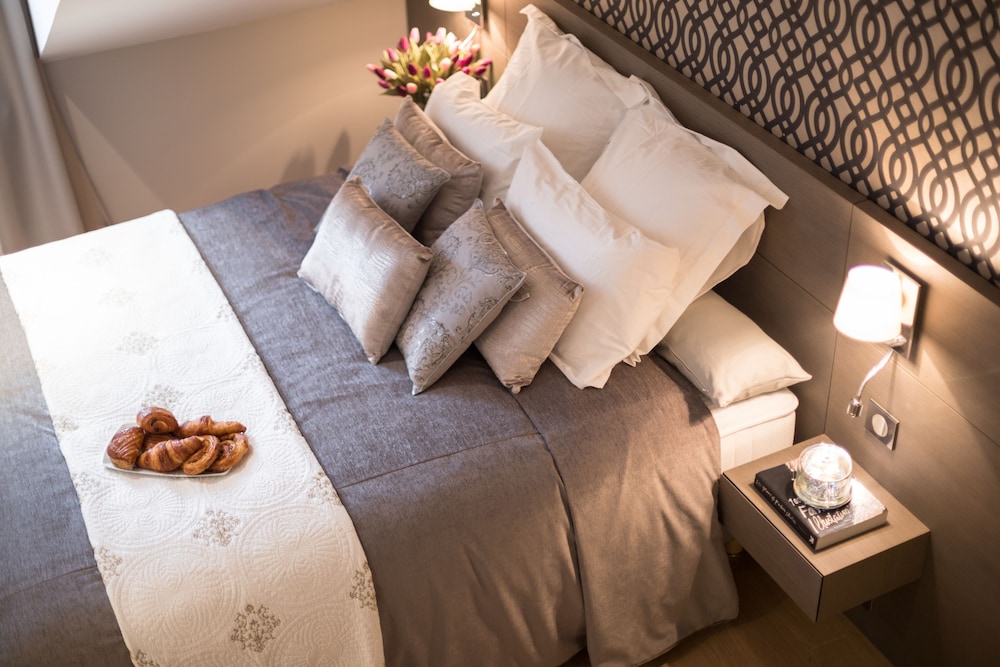 Two-Bedroom Duplex Suite  46m², annex building,   (41 rue du Roi de Sicile) photo 3