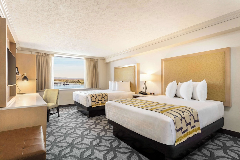 Deluxe Room, 2 Queen Beds, Non Smoking (West Tower) - Photo 1