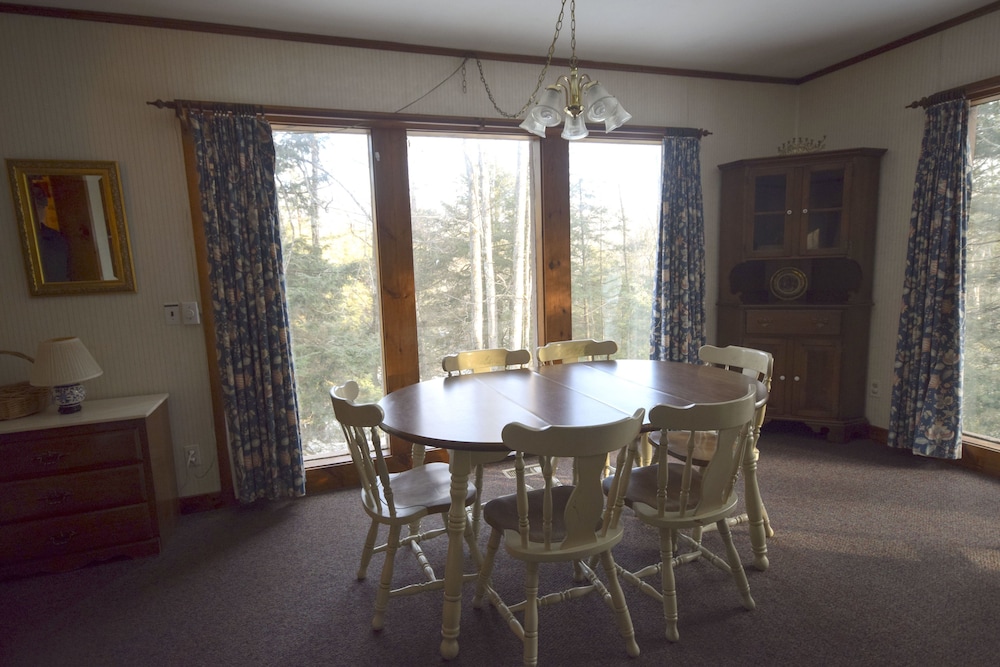 Large 2 Bedroom w/ 1 King, 1 Queen & 2 Sleep Sofas photo 2