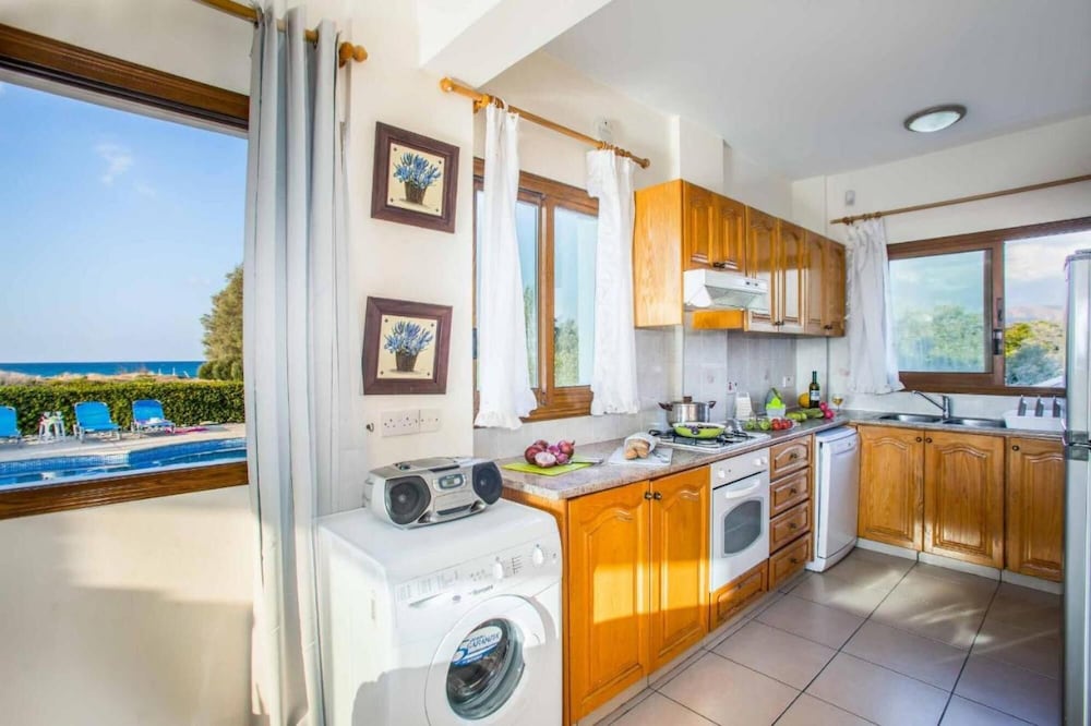 Villa photo 2