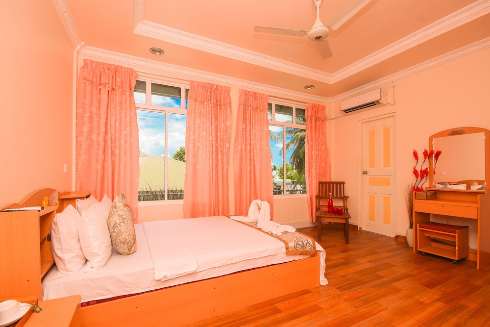 Deluxe Double Room, 1 Queen Bed, Ensuite, City View photo 3