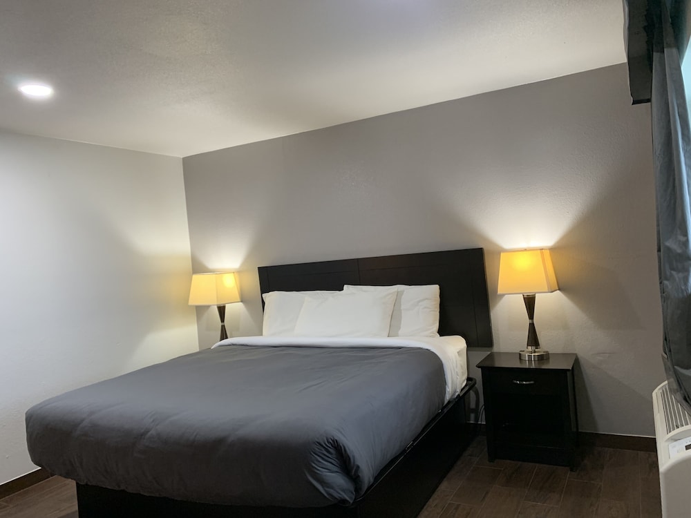 Standard Room, 1 King Bed, Non Smoking, Kitchenette