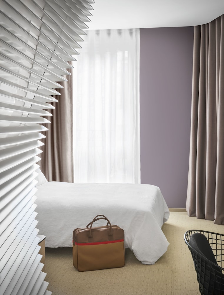 Classic Double Room (snacks & drinks self service in the Lounge Club)