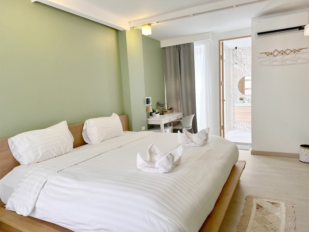 Deluxe Double Room, Garden View
