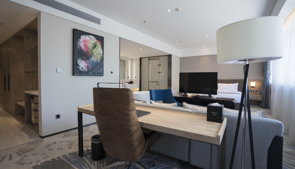 Deluxe Suite, 1 King Bed