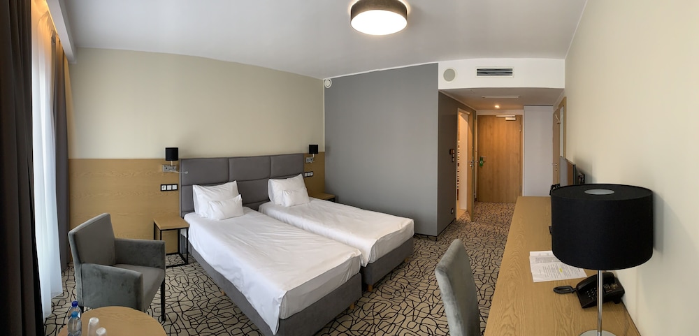 Standard Twin Room - Photo 4
